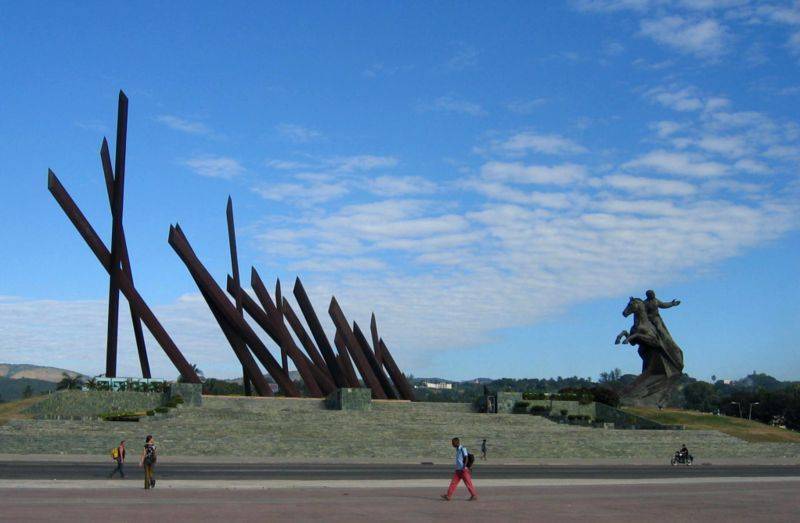 פסל זכרון בסנטיאגו, 
צילום ויקימדיה רשיון GNU