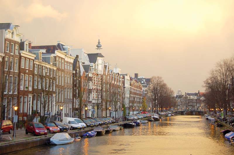 טיול באמסטרדם: חופש, גבינות וצבעונים