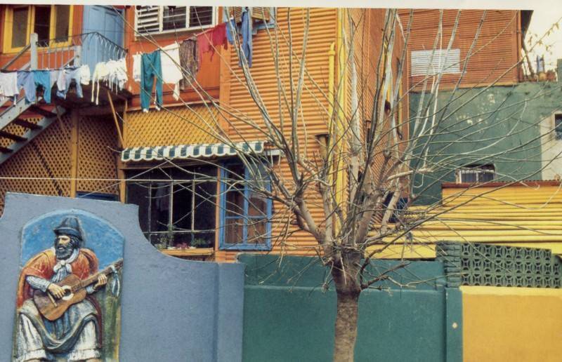 רחוב קמיניטו בשכונת לה-בוקה, בואנוס איירס צילום: באדיבות לשכת התיירות של ארגנטינה&nbsp;