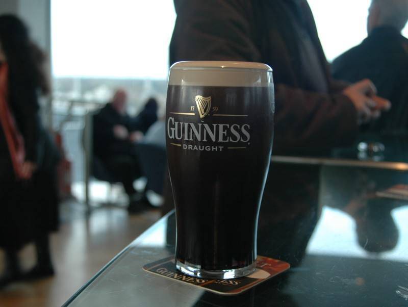 מידי יום מתענגים בעולם על יותר מ-10 מיליון כוסות Guinness. צילם: גיא נוימן
