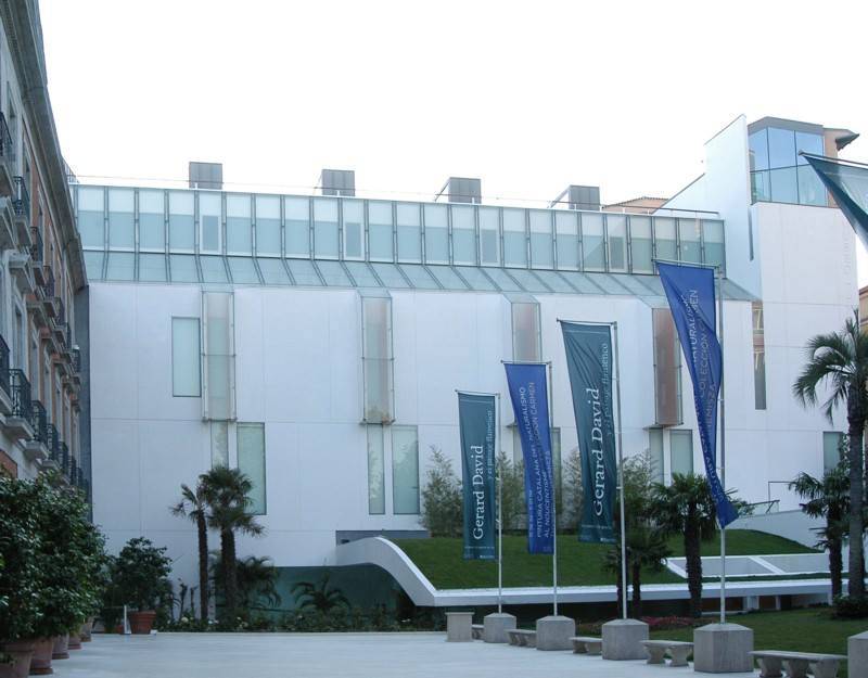 מבנה המוזיאון הוא יציאה ארכיטקטונית מרהיבה. Museo Thyssen Bornemisza