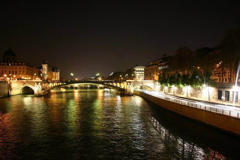 מה יפים הלילות בפריז. צילם: גיא נוימן