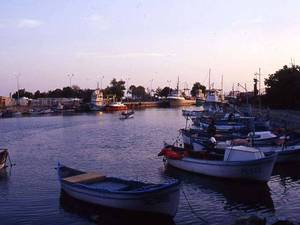 נמל הדייגים והסחורות בעיר נסבאר, צילום יהושע רוטין