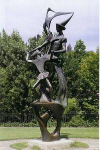 הפסל של פינוקיו בגן הנושא את שמו