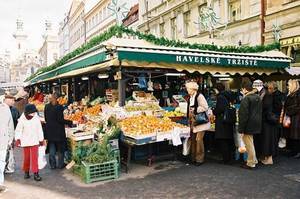 השוק הפתוח העיקרי במרכז העיר - Havelske Trziste. צילום: Czech Tourism&nbsp;&nbsp;&nbsp;&nbsp;&nbsp;