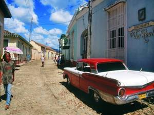 

<p dir=rtl>קובה משמשת כמוזיאון פתוח למכוניות אמריקניות משנות ה-50, שעוברות תיקונים יומיומיים כדי להמשיך ולנסוע. צילום: ברק אפיק וממן אוויאיישן</p>